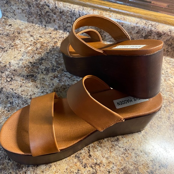 Very confortable straight heel. worn only once no visible sign By Steven Maden - Picture 5 of 5